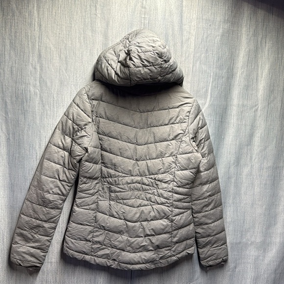 🚩 Mountain Warehouse Gray Women's puffer Jacket size 4 - Picture 8 of 10